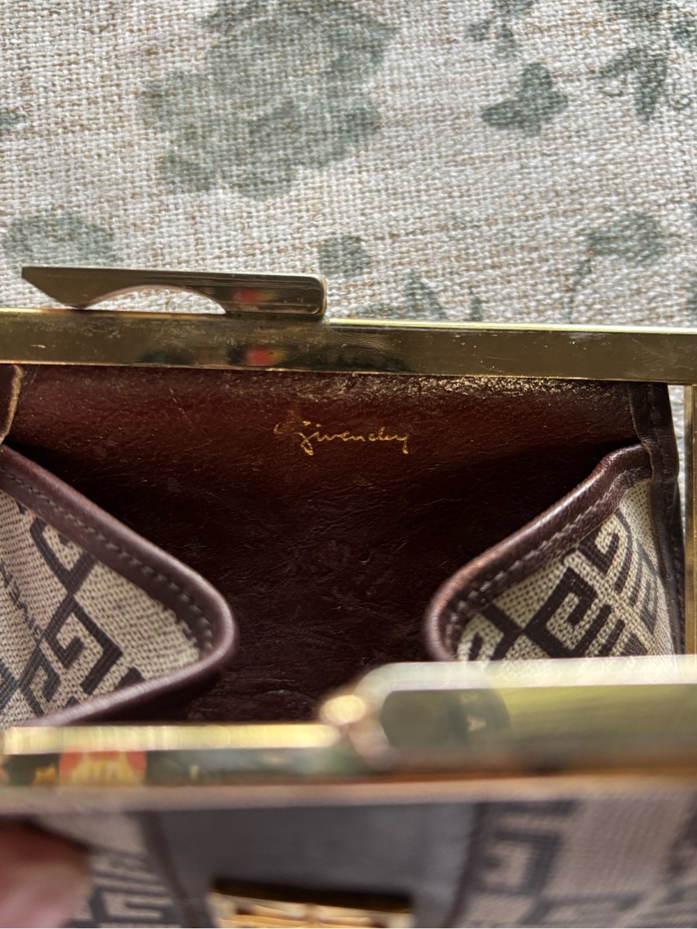 Vintage Authetic Givenchy Kiss Lock Change Purse - Picture 4 of 8